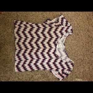 Cute cropped patterned shirt